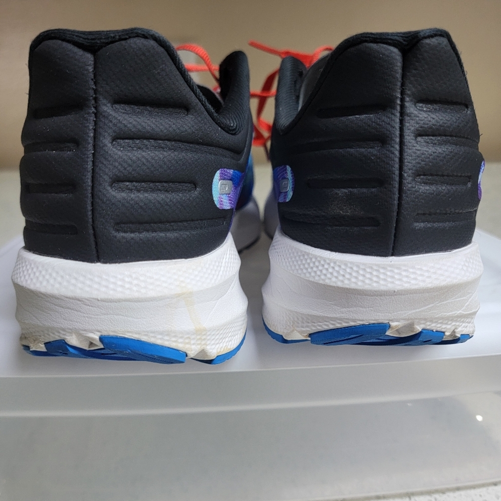 Brooks Sneakers - Picture 3 of 5